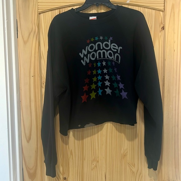Wonder Woman Crop Sweatshirt - Picture 1 of 2